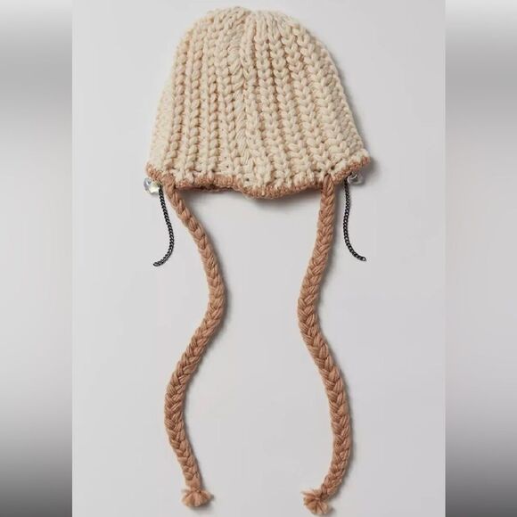 Urban Outfitters Luna Chunky Charm Beanie NWT - Ivory - Picture 4 of 7